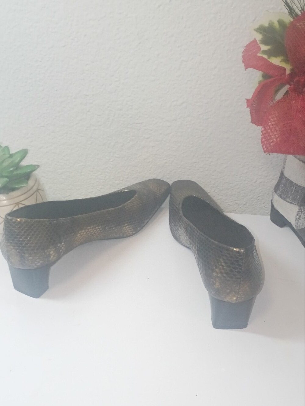 Stuart Weitzman Metallic Gold Snake-Embossed Pumps - Picture 12 of 12